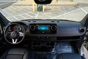 Sprinter 2500 2021 ~9,100 Millas, Una Conversión de Camioneta a RV, Motor Turbodiésel - Product Image 3