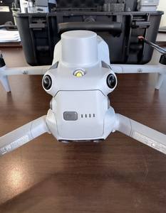 Dron compacto multisensor inteligente insignia Matrice 4E de la mejor calidad con 5 baterías - Product Image 4