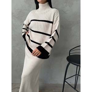 ชุดเสื้อไหมพรมคอเต่ากระโปรง 1500 - สีเบจ ขนาดมาตรฐาน (5 ชิ้น) - Product Image 4