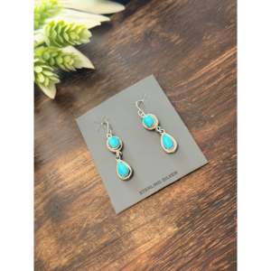 Pendientes Colgantes Tricia Smith Kingman, Turquesa y Plata de Ley, Diseño de Gota de Agua - Product Image 4