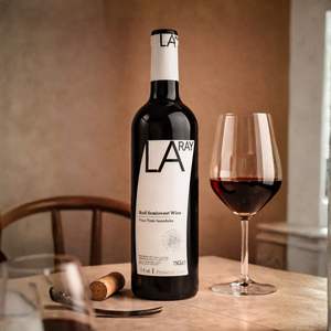 Laray - Vino Tinto Semiseco Tempranillo Garnacha 11% ABV Vino Tinto Español 750ml - Product Image 3