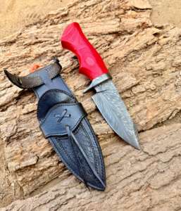 Couteau de chasse en acier Damas fait à la main, couteau à lame fixe pour le camping et le bushcraft avec étui en cuir fin, couteaux en acier personnalisés - Product Image 2