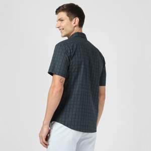 Chemise de plage à imprimé tropical vibrant pour homme-Coton léger, idéal pour les vacances d'été et les sorties de plage décontractées - Product Image 4