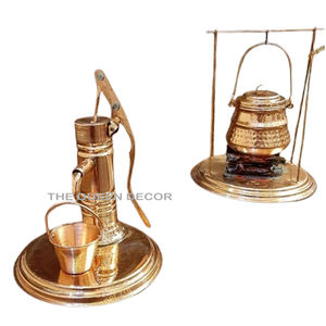 Sculpture décorative européenne moderne abstraite en aluminium et métal, forme unique, finition dorée avec base en marbre, techniques artisanales - Product Image 2