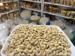 Noix de cajou crues séchées en gros / Snacks aux noix de cajou prêts à l'exportation - Product Image 2