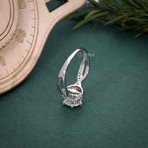 Bague de fiançailles unisexe en or blanc 14 carats de créateur élégante coupe ronde diamant étincelant Halo Accents bagues de pierres précieuses de mode pour - Product Image 4