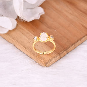 แหวนหมั้นเงินแท้ 925 สำหรับผู้หญิง ทำด้วยมือ ประดับด้วยพลอยมูนสโตนธรรมชาติ ชุบทองคำขาว ดีไซน์แบบคลาสสิก - Product Image 4