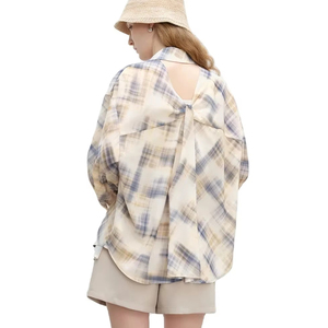 เสื้อเบลาส์ผ้าชีฟองลายตารางของผู้หญิงสำหรับฤดูร้อน2025ระบายอากาศตัดด้านหลังและปรับแต่งภาพเงาที่มีน้ำหนักเบา - Product Image 3