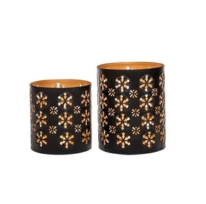 Elegantes velas de metal hechas a mano antiguas para un ambiente y hermosos acentos de iluminación decorativa - Product Image 1