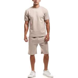 Conjunto de ropa deportiva fina de secado rápido de verano para hombre con top de manga corta y pantalones cortos deportivos - Product Image 3