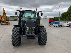 Tracteur mini Valtra G135 homologué CE, 50-55 CV, 4 roues motrices, avec cabine - Product Image 2