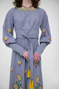 เดรสยาวคอกลมแขนยาวปักลายดอกไม้, มาใหม่และเซ็กซี่เดรสยูเครนทรงหลวมชายหาดลำลองสำหรับผู้หญิงใส่ในฤดูใบไม้ผลิฤดูใบไม้ร่วงพร้อมเข็มขัด - Product Image 2