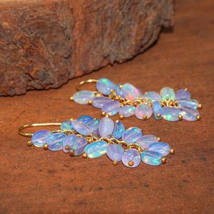 Boucles d'oreilles en grappe de perles d'opale de feu lavande, boucles d'oreilles pendantes en opale de feu véritable, minimalistes, argent sterling 925 plaqué or 14 carats - Product Image 3