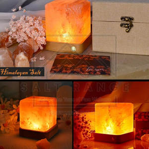 Lámpara de Sal del Himalaya Tallada en Forma de Cubo de la Mejor Calidad, 100% Sal del Himalaya Pura en Venta - Product Image 4