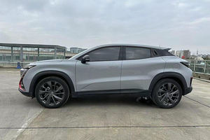 SUV compact automatique abordable à essence, modèles 2023 et 2025 disponibles en options d'occasion, véhicule utilitaire urbain élégant - Product Image 5