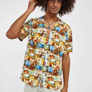 Camisa Casual de Verano para Hombre, Cuello en V, Manga Corta, Diseño Floral Vintage con Collage Artístico, Nueva Colección 2026, Venta al Por Mayor en la UE - Product Image 1