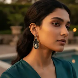 ต่างหูเงินแท้ 925 ชุบทอง ประดับพลอยสีเขียวอเมทิสต์ ดีไซน์วินเทจ สำหรับผู้หญิง ตกแต่งด้วยเพชรและเพทาย เหมาะสำหรับงานแต่งงานและงานปาร์ตี้ - Product Image 3