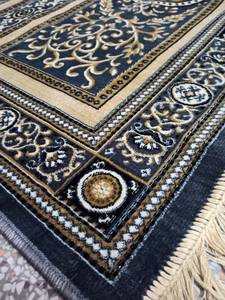 Tapis brodé d'excellente qualité pour la maison et le bureau Disponible à un prix abordable Tapis Kashmiri - Product Image 5