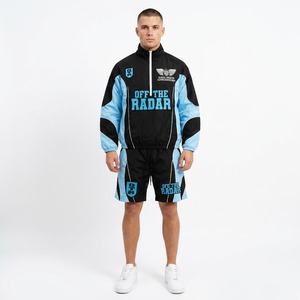 เสื้อแจ็คเก็ตบอมเบอร์สปอร์ตสีดำและน้ำเงินสำหรับผู้ชาย ยี่ห้อ Off the Radar พร้อมซิปและกางเกงขาสั้นเข้าชุด ผ้าฟลีซกันลม สำหรับฤดูใบไม้ร่วง - Product Image 1