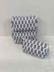 Juego de 3 Bolsas de Maquillaje Acolchadas de Algodón con Estampado Floral y Cierre de Cremallera - Organizador de Cosméticos Ligero - Product Image 6