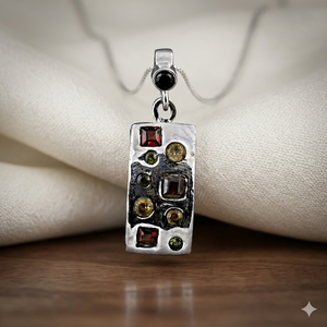Pendentif géométrique bohème en argent 925 avec grenat et pierres multiples serties clos, unisexe, pour usage quotidien - Product Image 1