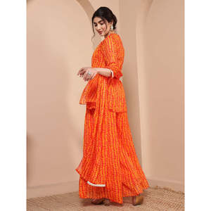 Conjunto Coordinado Indo-Occidental para Mujer, Color Naranja, con Panel Bordado con Espejos en el Cuello, Top con Panel, Sharara de Tela Chifón, Incluye Dupatta - Product Image 5