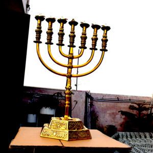 Bougeoir Menorah en métal traditionnel fait à la main pour la maison Hanukkah religieuse et décor de Noël pour l'éclairage Menorah - Product Image 5