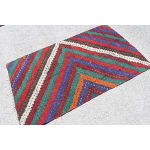 Tapis Kilim vintage 3,2 x 5,4 pieds, tapis turc rouge à fleurs en laine - Product Image 2
