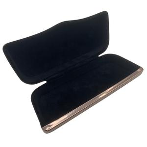 อุปกรณ์ป้องกันปรากฏการณ์อลูมิเนียมที่ทนทาน: เคสแว่นตาระดับพรีเมียม - Product Image 4