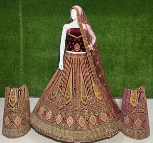 Vestido de terciopelo Lehenga Choli para adultos bordado con detalles de cuentas para ocasiones festivas DE LA India - Product Image 3