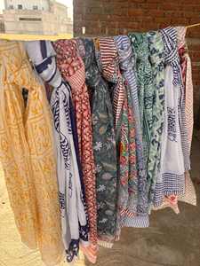 Beaucoup de sarongs en coton indien en gros, paréos pour femmes, couvre-bikinis de plage, vêtements de bain, sarong imprimé traditionnel indien bohème - Product Image 5