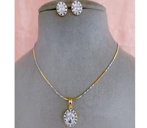 Conjunto de Collar y Pendientes con Acabado Dorado y Plateado Radiante y Elegante con Piedras de Circonita Cúbica para Mujer, Ideal para Fiestas - Product Image 1