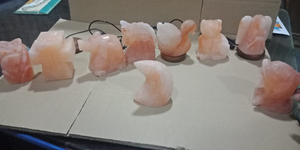 Lámpara de Sal Rosa del Himalaya Ecológica con Flores Talladas USB, Decoración del Hogar, Estilo Cesta de Pakistán, Artesanía Natural, Tipo Amor, Personalizada - Product Image 4