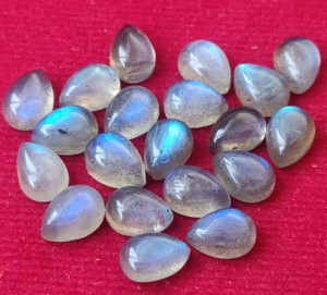 Cabochon Poire Labradorite Naturelle 8x12mm-Labradorite Lâche de Qualité Supérieure - Product Image 1