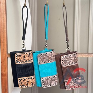 Nouveau portefeuille de bracelet en cuir usiné à la main personnalisé de haute qualité en cuir floral gaufré carte de crédit utilisations quotidiennes pochette pour les femmes - Product Image 1