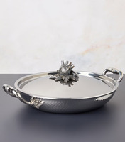 Casserole isotherme en acier inoxydable martelé avec bouton de couvercle en forme de grenade dorée et poignées argentées, écologique