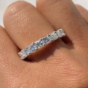 Anillo de Eternidad con Diamantes de Corte Esmeralda para Hombre en Oro Real de 14K con Baño de Rodio, Joyería Fina - Product Image 2
