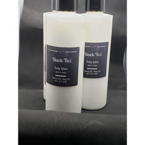 Loción Corporal Black Tux para Hombre con Retinol, Vitamina C, Leche, Té Verde, Niacinamida, Aclarante, Nutritiva, Blanqueadora e Hidratante OEM - Product Image 1