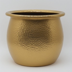 Pot/bol élégant en aluminium doré en métal de haute qualité Pots de fleurs et jardinières de jardin vintage pour la maison, hôtel ou centre de villégiature en vente - Product Image 2