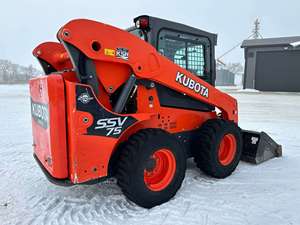 Used Kubotas SSV75 Diesel Mini Skid Steer Wheel Loader with 0.45m Bucket Capacity for Landscaping Farm Construction For Sale - Product Image 2