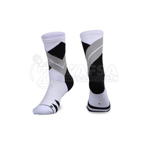 Calcetines de baloncesto esenciales de viaje de secado rápido ligeros hechos a medida 2025 - Product Image 4