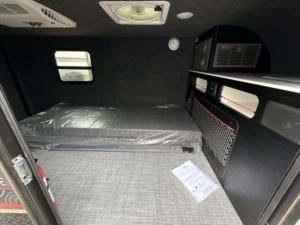 Ahorre en Grande con las Caravanas 2025 2026 Flyer Pursue de 13 pies, Ligeras, de Aluminio, Modernas, Disponibles - Product Image 3