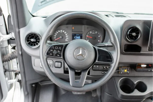 Asequible para Conducir |   CONDUCCIÓN IZQUIERDA |   Volante a la derecha |   Conversión de Autocaravana MERCEDES-BENZ SPRINTER RV 4X4 2019 - Product Image 3