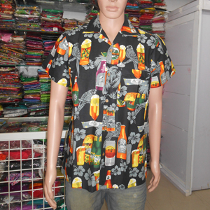 Articles d'été imprimés personnalisés, meilleure qualité ours bouteille imprimé homme hawaïen chemises demi-manches chemise en Polyester à vendre - Product Image 1