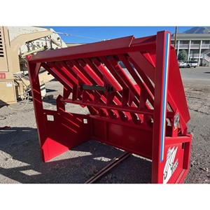 เครื่องป้อนแร่แบบเคลื่อนที่ BlueLine Grizzly ปี 2024 ความจุครึ่งลูกบาศก์หลา - Product Image 1