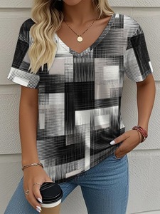 Camiseta de verano a cuadros con cuello en V para mujer, camisetas informales de manga corta para exteriores, ropa de mujer de talla grande con estampado a cuadros - Product Image 4
