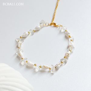 Bracelet en coquillages original avec pierres naturelles, fait à la main avec des perles complexes, un bracelet à breloques élégant, parfait pour offrir en cadeau - Product Image 3