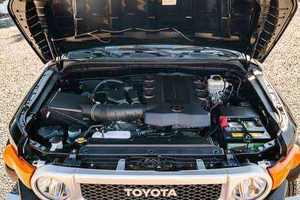 <span class=keywords><strong>Toyota</strong></span> <span class=keywords><strong>FJ</strong></span> <span class=keywords><strong>Cruiser</strong></span> SUV Usado de Alto Rendimiento, Volante a la Izquierda, Interior de Cuero, Neumáticos R21, Techo Solar - Product Image 4