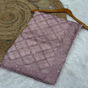 ผ้าโปร่งบางแบบพรีเมี่ยมที่น่าสนใจพร้อมเลื่อมและด้ายเย็บปักส่าหรีผู้หญิงแฟชั่นผู้ผลิตและผู้จัดจำหน่ายจากศัลยแพทย์ - Product Image 1