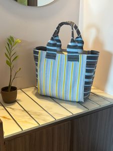 Bolso de mano plegable resistente al agua ecológico de nailon reciclado de gran capacidad, conjunto de bolso de compras a rayas con cierre de cremallera y mango suave - Product Image 2